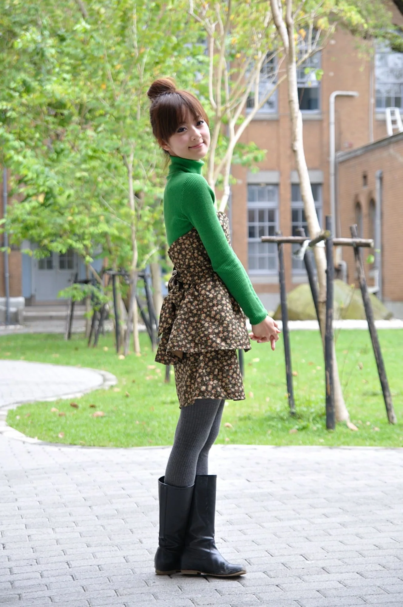 Mikako (果果MM) - NTU Photobook Set 5 - 18