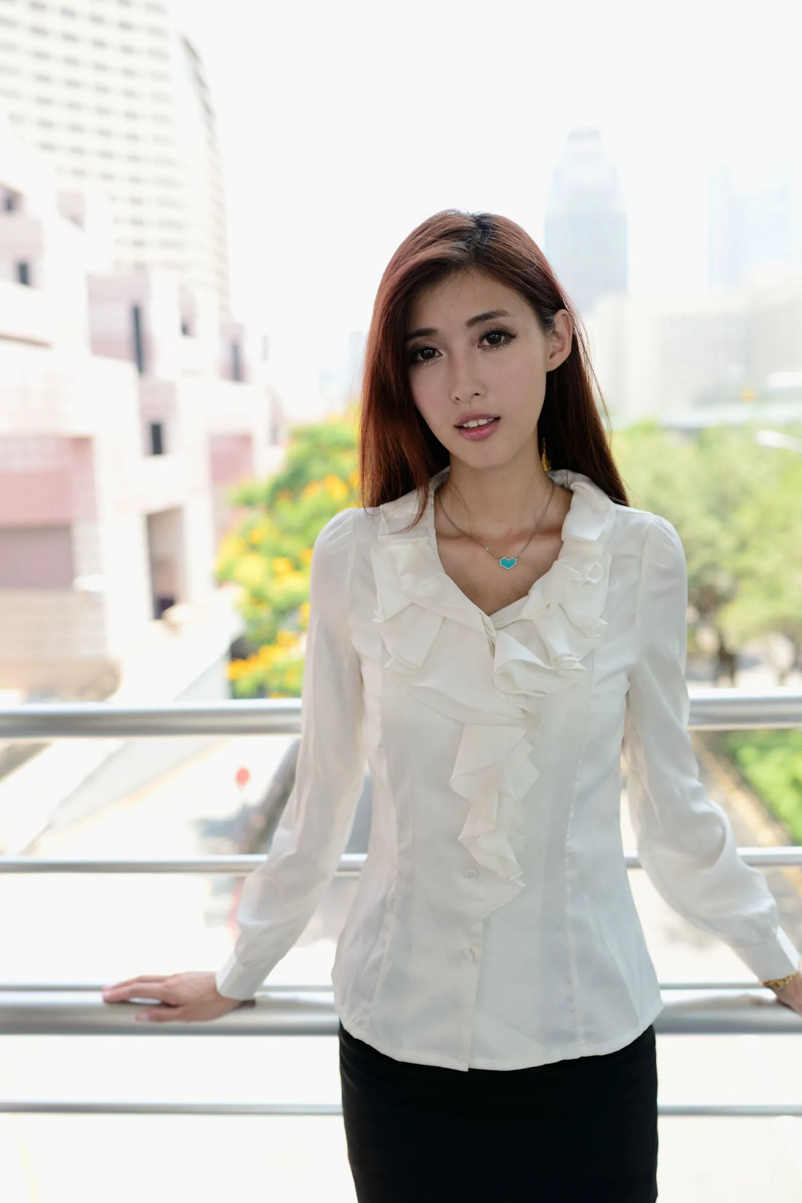 Kila Liao Tingling, một người mẫu xinh đẹp trong trang phục công sở chuyên nghiệp, xuất hiện trong bộ ảnh thời trang đường phố đầy thú vị. - 18