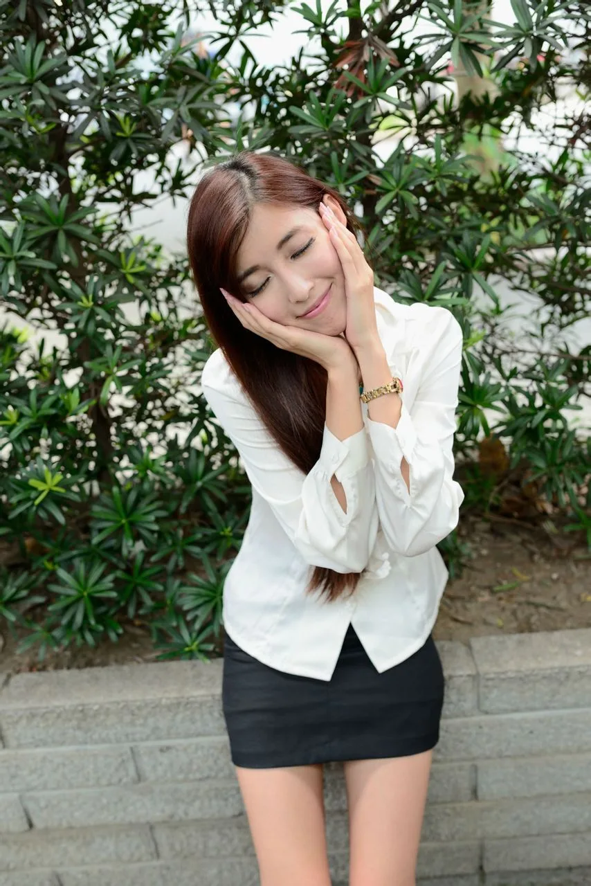 Kila Liao Tingling, một người mẫu xinh đẹp trong trang phục công sở chuyên nghiệp, xuất hiện trong bộ ảnh thời trang đường phố đầy thú vị. - 8