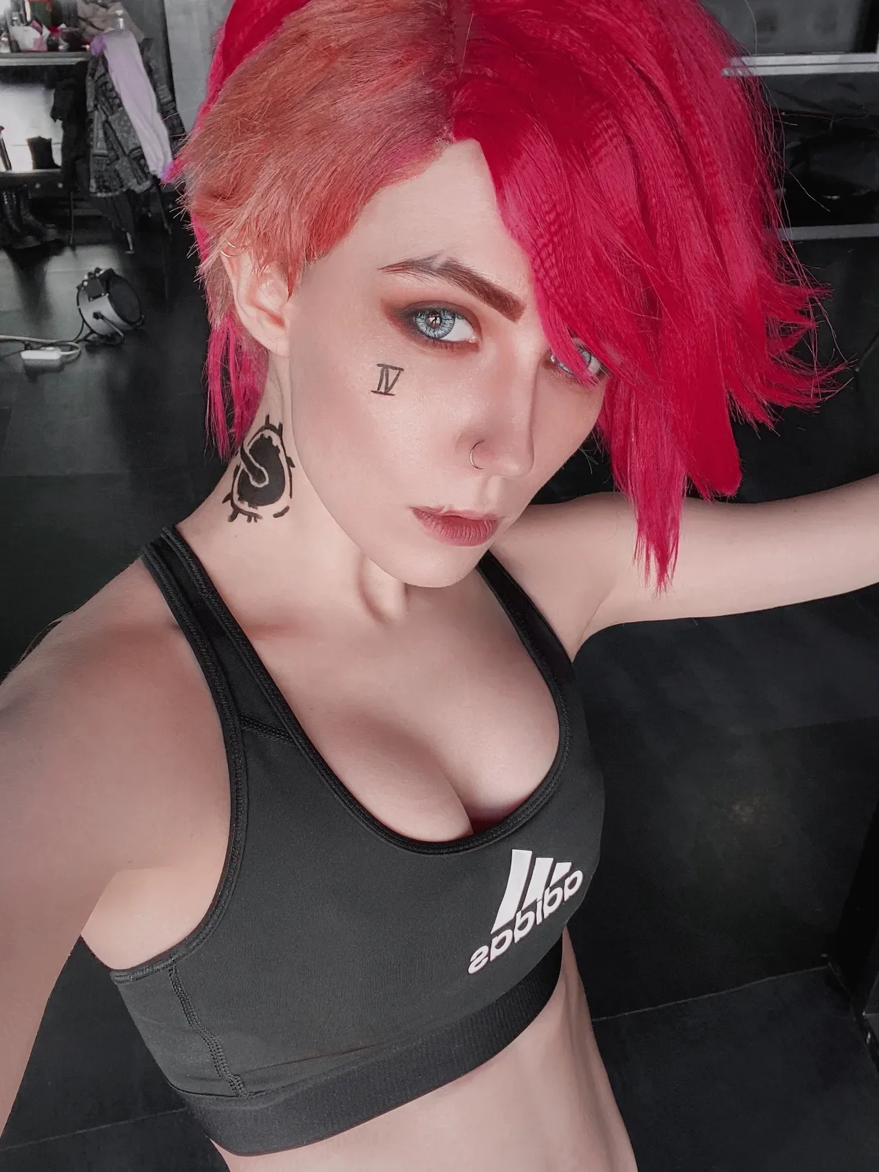 Mik Allen – Caitlyn và Vi - 51